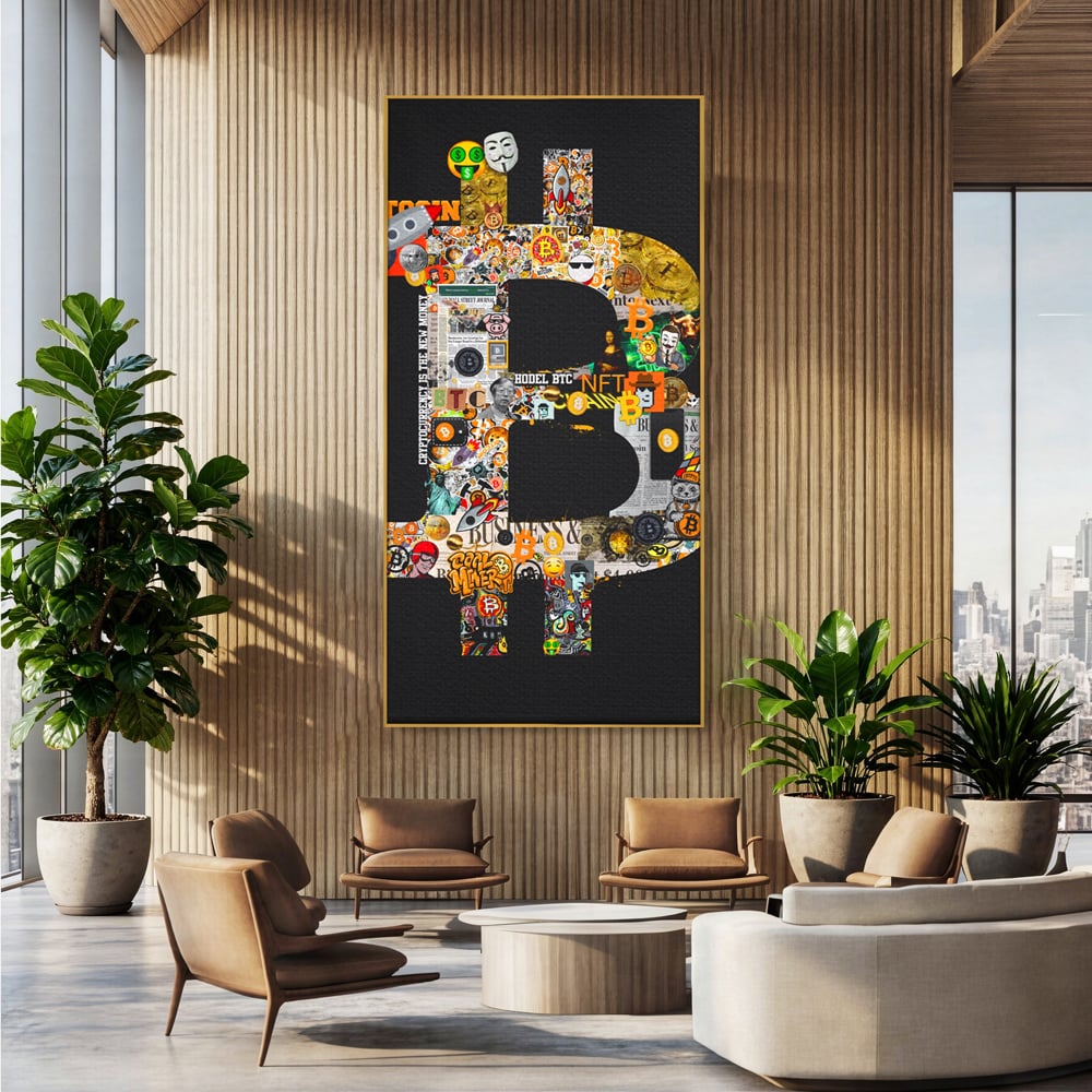 Tablou canvas cu tablou canvas cu simbolul bitcoin din colaje, in rama de aluminiu auriu, pe perete intr-un birou